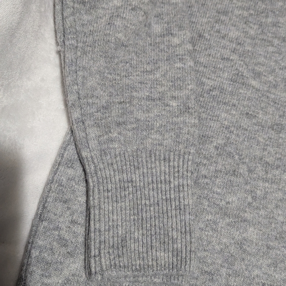 Gray Star Pattern Sweater - Picture 8 of 9